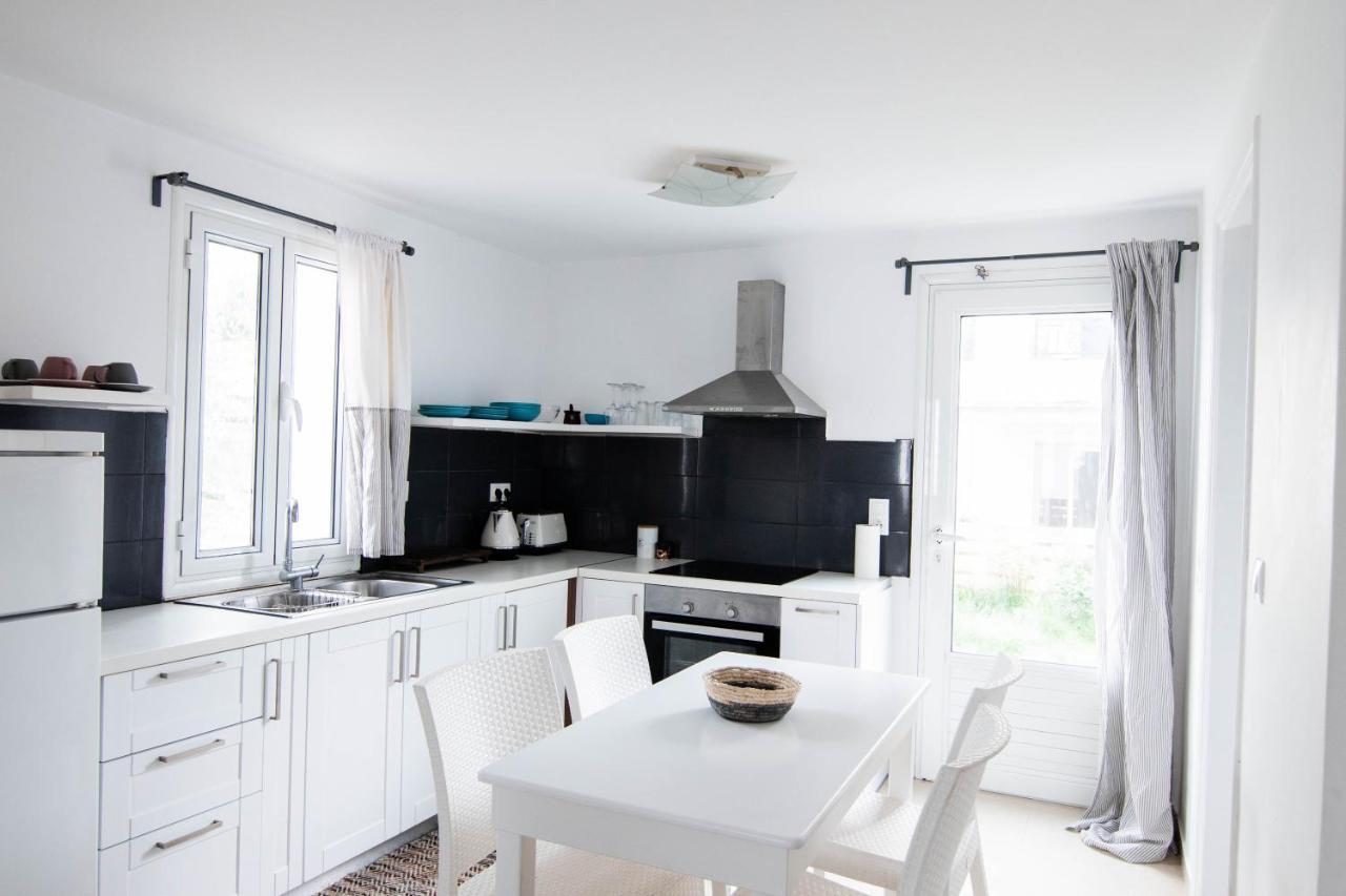White Wave Villa, 3Min Walk From Beach Kamari  Exterior photo